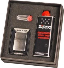 Original ZIPPO "Geschenk-Set" Fzg.chrom Geb. Incl. 1 Fl. Benzin + 6 Feuersteinen